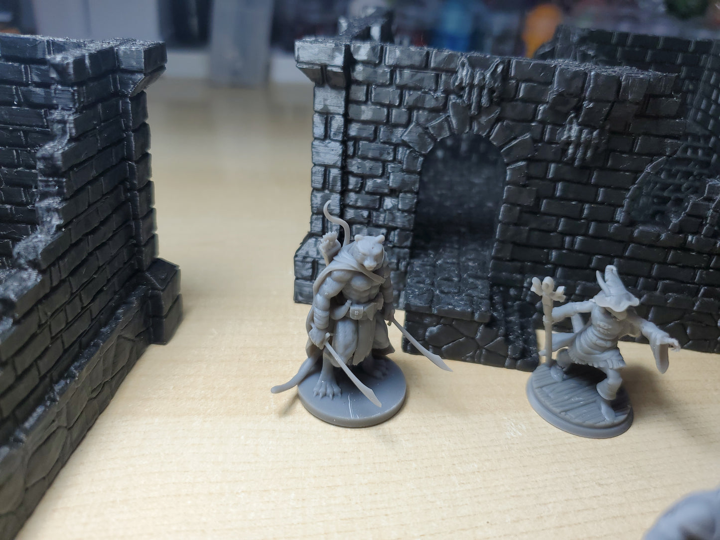 Dungeon and dragons figures and 2 buildings