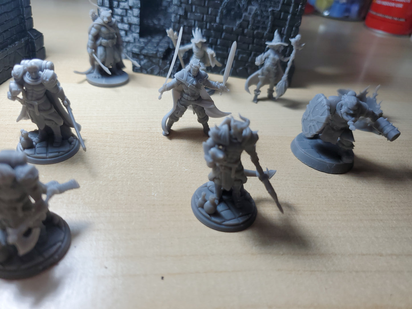 Dungeon and dragons figures and 2 buildings