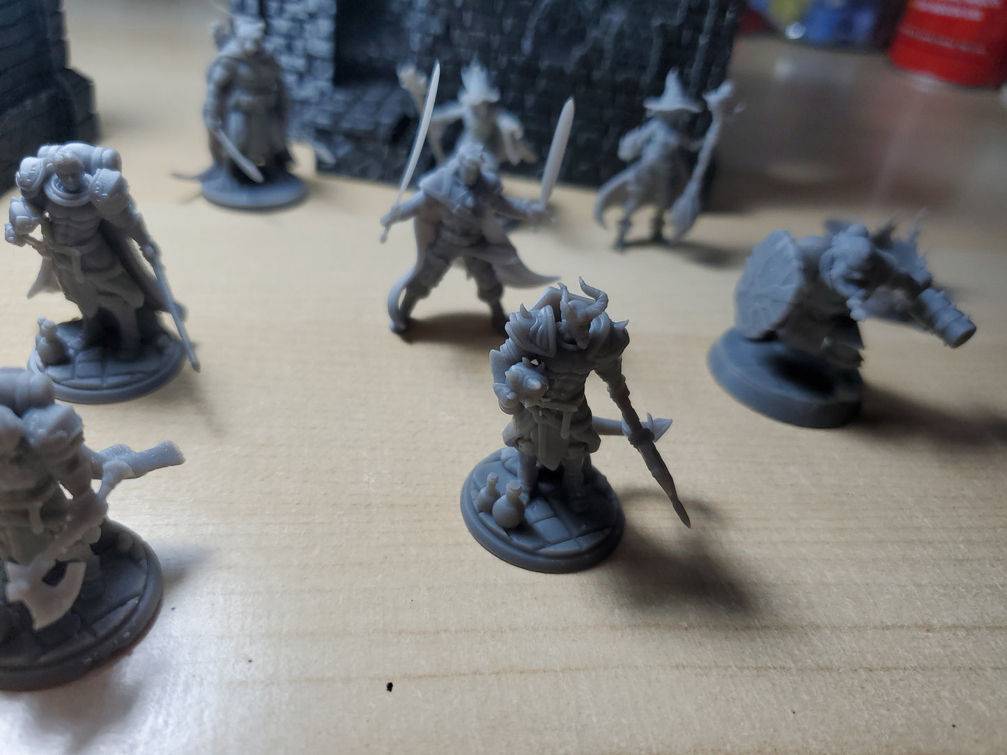 Dungeon and dragons figures and 2 buildings