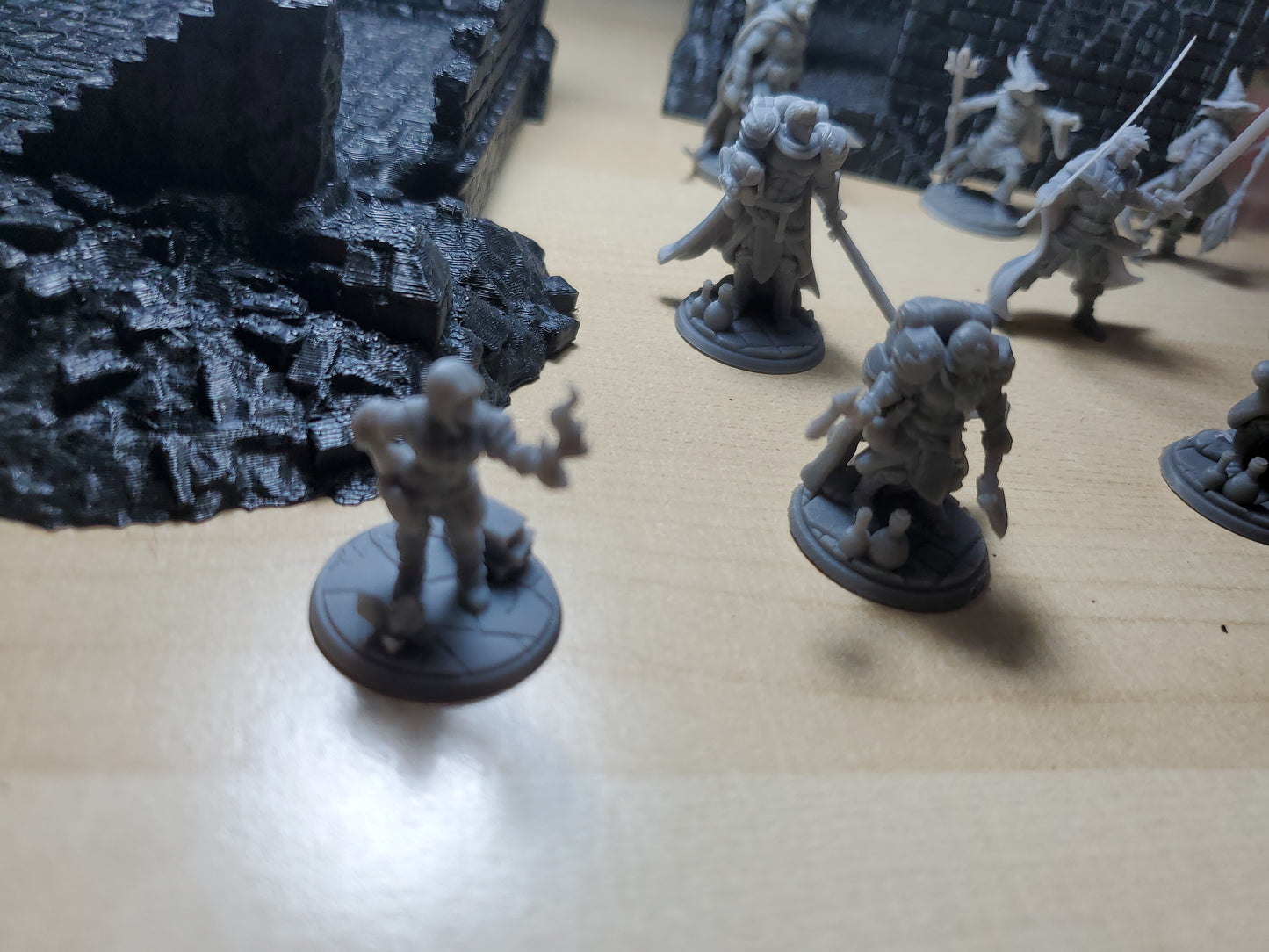 Dungeon and dragons figures and 2 buildings