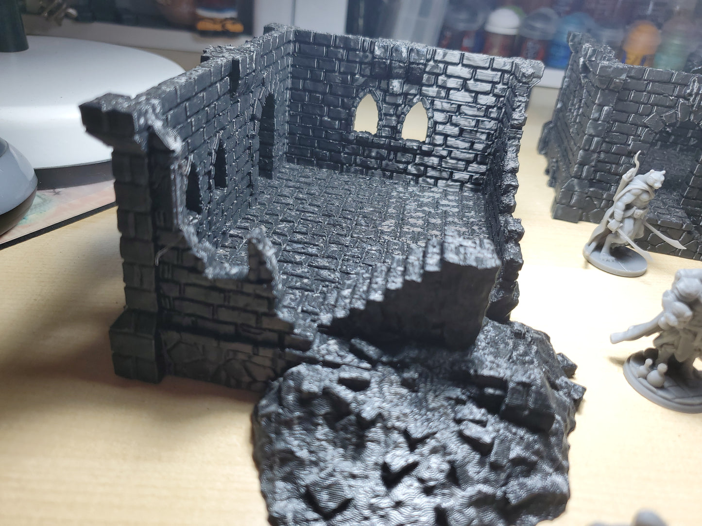 Dungeon and dragons figures and 2 buildings