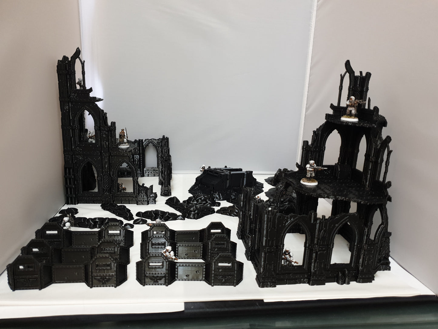 terrain scenery for minture gaming like 40k 2 buildings 1 wreaked rhino 2 wreaked dreadnoughts sandbags 6 defense barriers in black