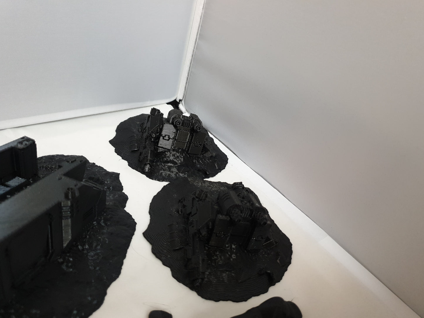 terrain scenery for minture gaming like 40k 2 buildings 1 wreaked rhino 2 wreaked dreadnoughts sandbags 6 defense barriers in black